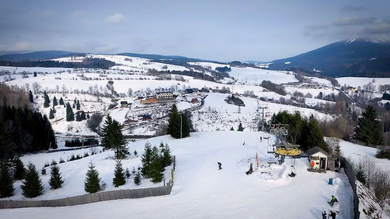 Neočkovaní lyžaři mají na Slovensku smůlu